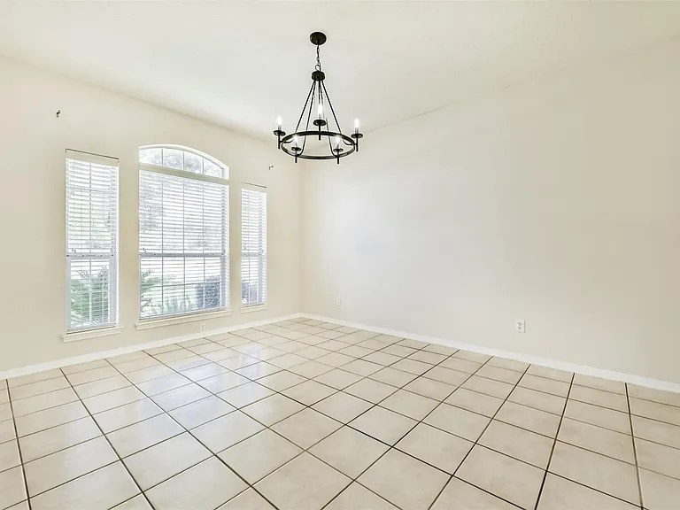 2401 Woody Rd — Photo 13