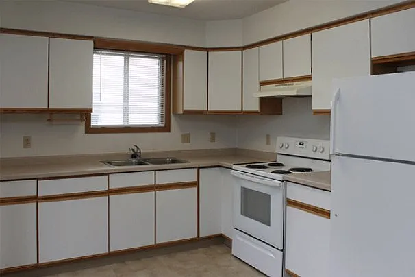 Building Photo - 916 6th St S #1