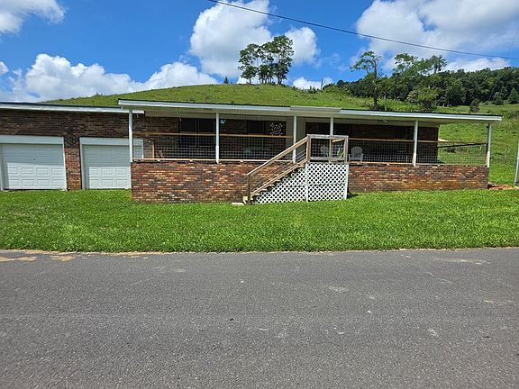 2nd image of 3881 Moccasin Valley Rd