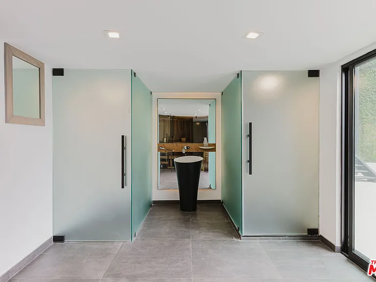 8842 Evanview Dr — Photo 44