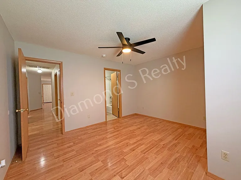 1442 / 1444 W Rainey Duplex — Photo 16