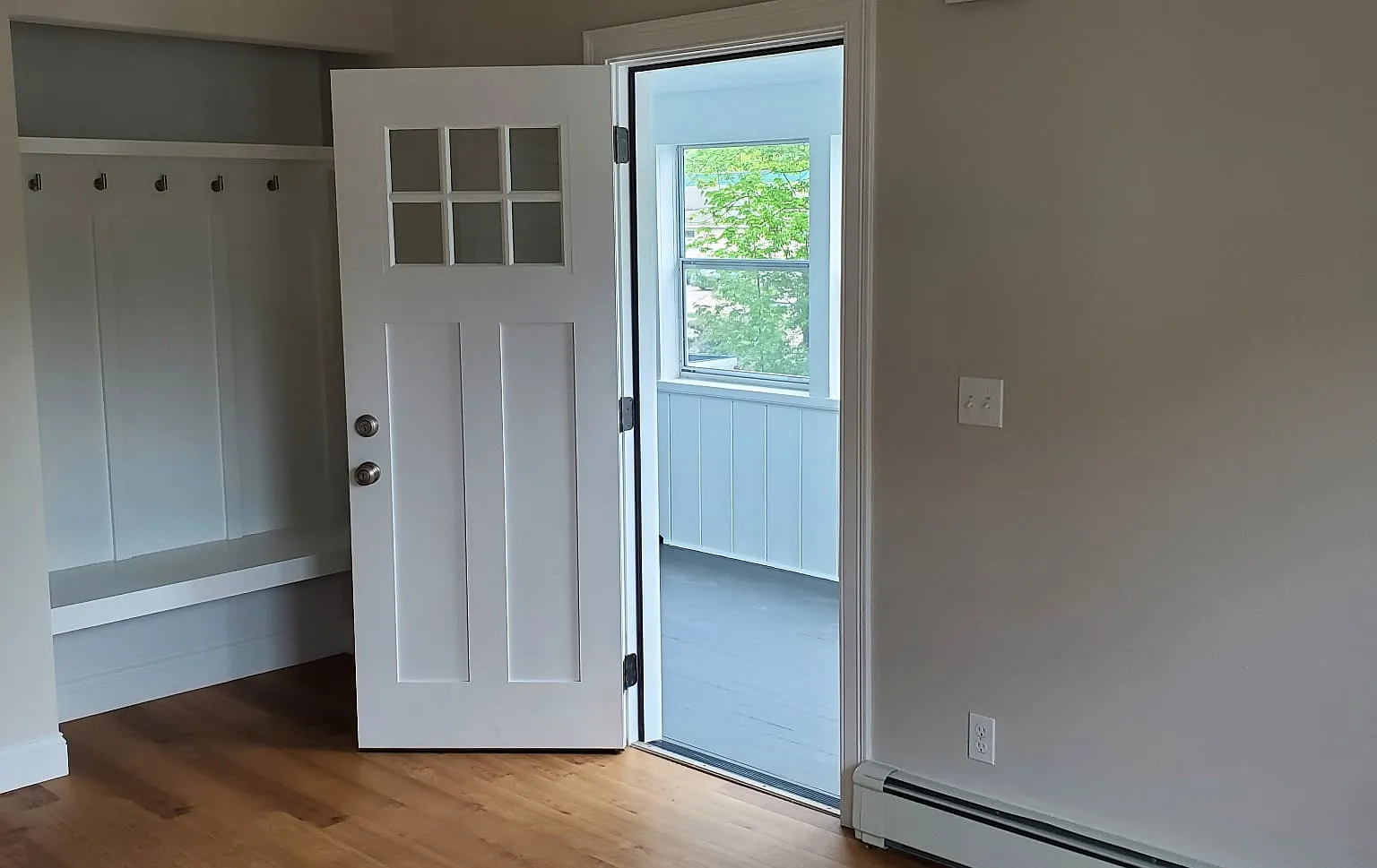 2 bed, 1000 sqft, $3,570 — Photo 4