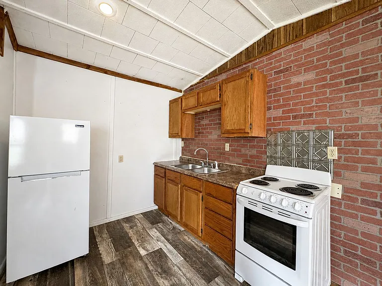 108 Campbell Ln — Photo 3