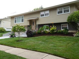 1176 Crestview Dr, Elgin, IL 60123