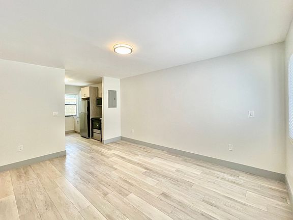 4th image of 811 NW 58th St #815