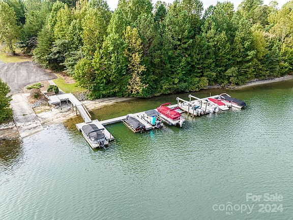 3rd image of 104 Grand Bay Dr