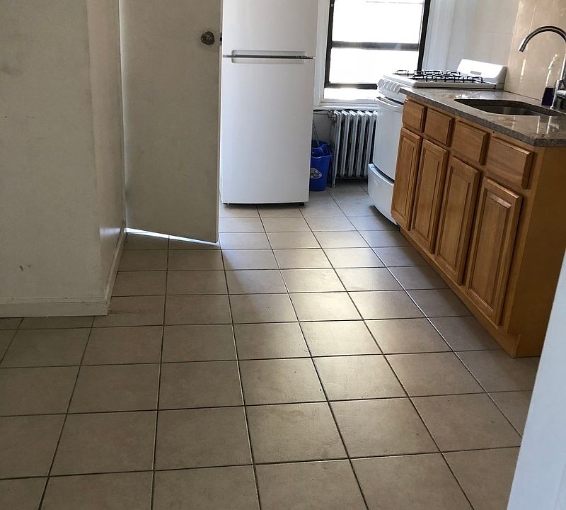 2nd image of 112 Madison St APT 13