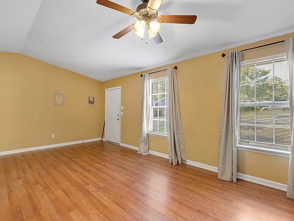 3rd image of 3002 Richview Park Cir N