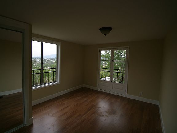 2nd image of 624 1/2 Redfield Ave