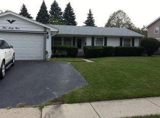 569 Wellington Ave, Elk Grove Village, IL 60007
