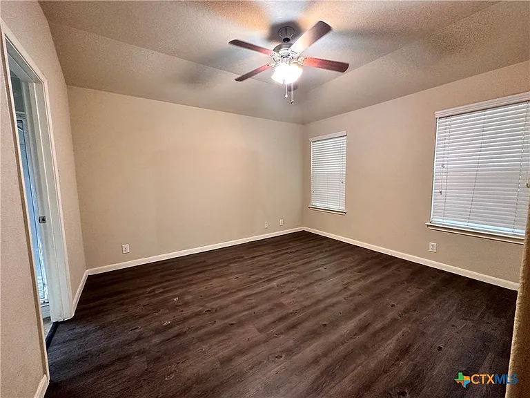 2020 Meadow View Dr — Photo 12