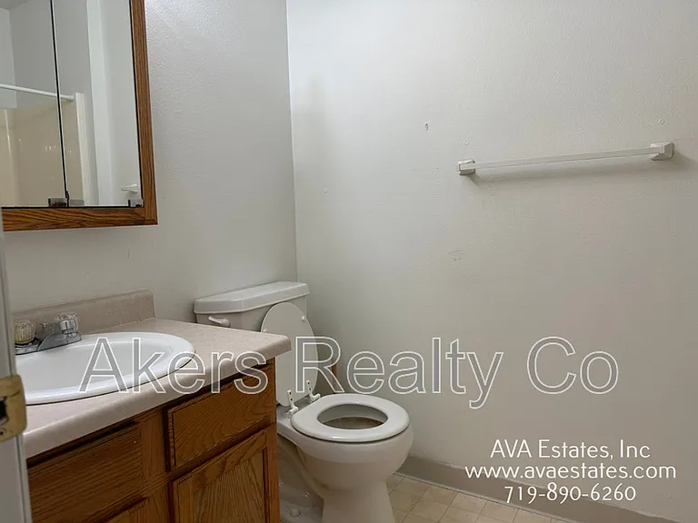 1405 E 19th St #B — Photo 9