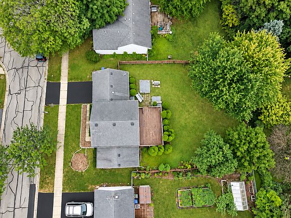 2nd image of 1401 Knoll Dr