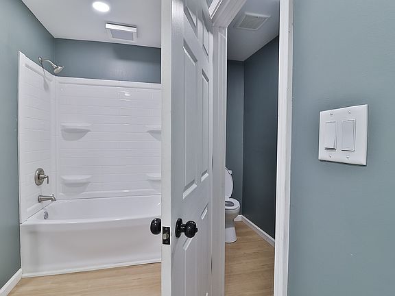 5th image of 1430 Lakewood Ave #1