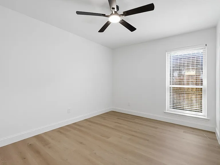 1140 W Hills Ter — Photo 27