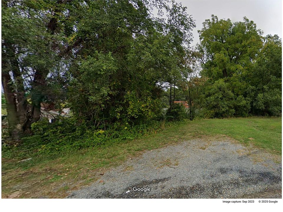 2nd image of 1009 New Hope Rd