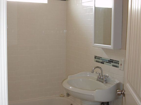 3rd image of 2930 E Monroe St #8433244