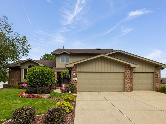 2nd image of 19623 Brookfield Cir