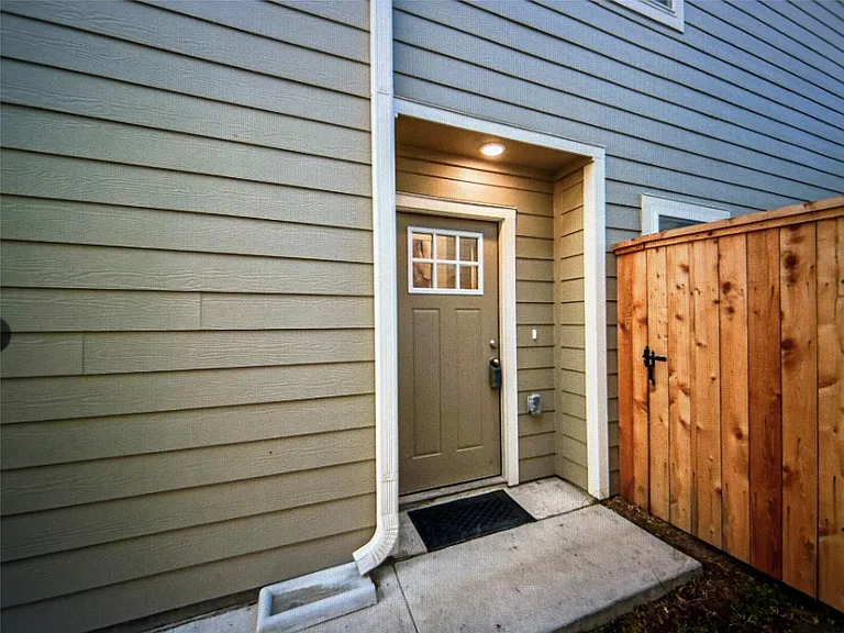 1511 Revolution Way — Photo 3