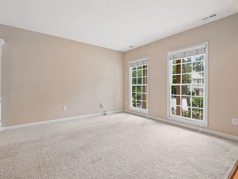 121 Haddonfield Ln — Photo 5