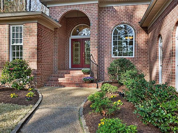 2nd image of 529 Piney Point Rd