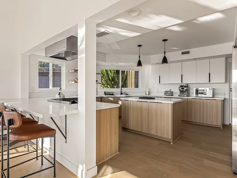 1824 Webster Ave — Photo 20