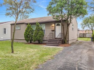 1328 Lorraine Pl, Waukegan, IL 60085
