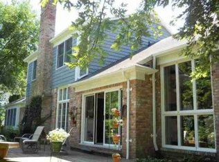 40 Colonial Rd, Grosse Pointe Shores, MI 48236
