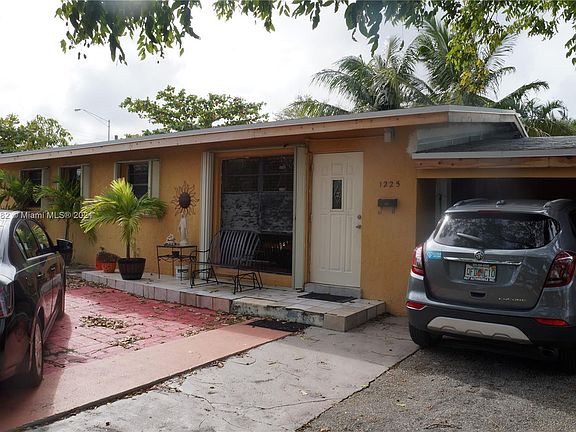 3rd image of 1225 SW 28th Ter