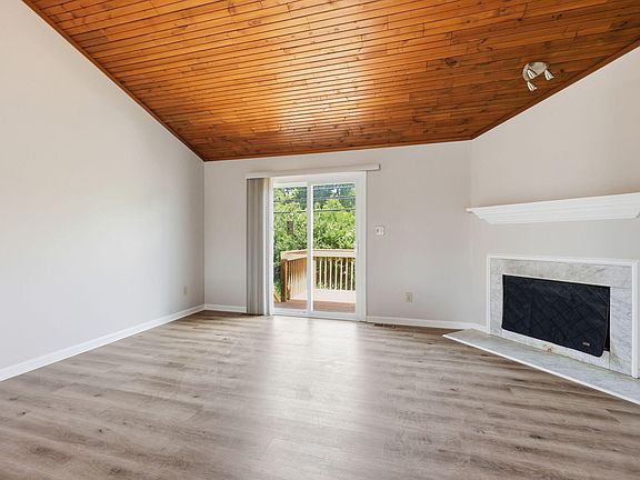 3rd image of 3629 Squires Woods Way