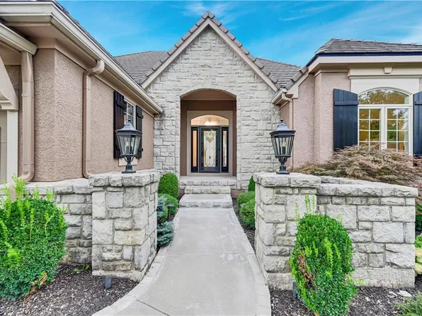 16720 S Country Club Dr, Belton, MO 64012