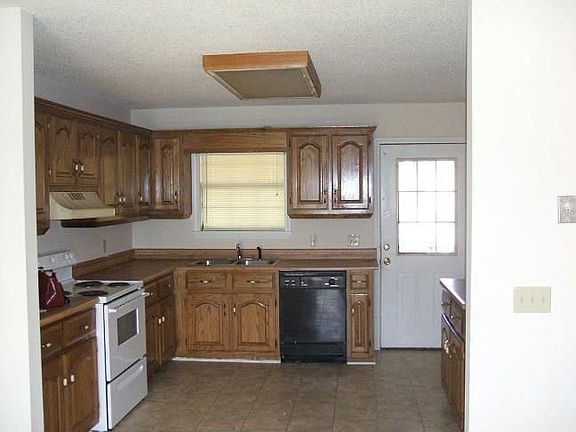Dishwasher and stove stay
