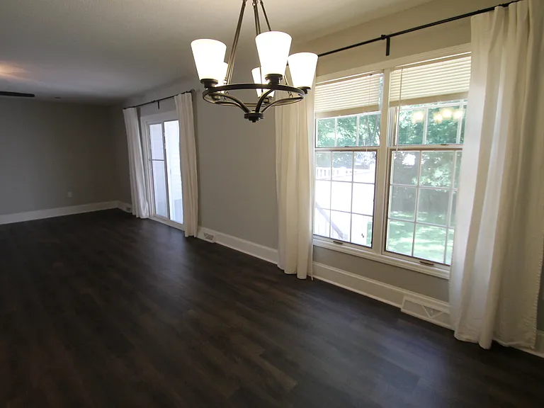 106 Elliott St W — Photo 24