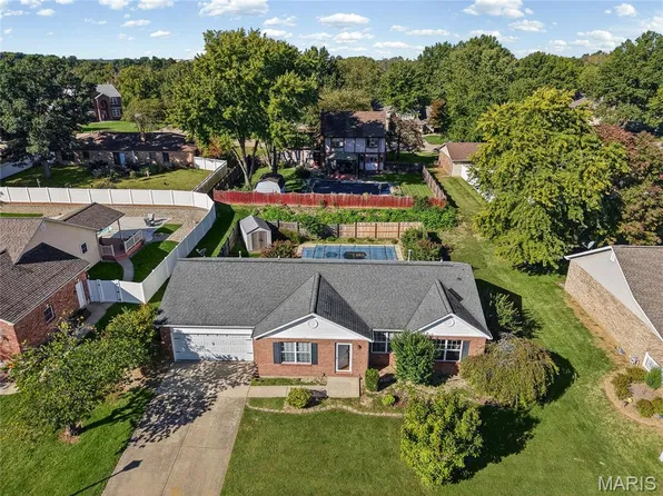 2800 Timberline Dr, Belleville, IL 62226