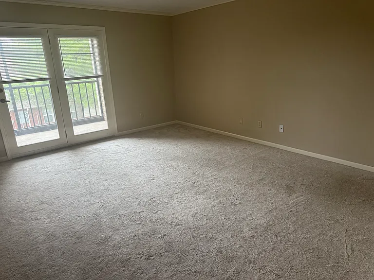 900 Winchester Dr #A-12 — Photo 2