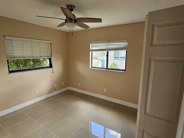 1124 SE 6th Ave — Photo 4