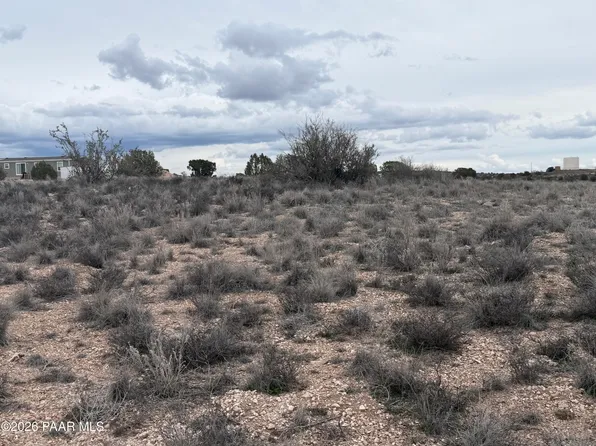25672 N Lopez Dr, Paulden, AZ 86334
