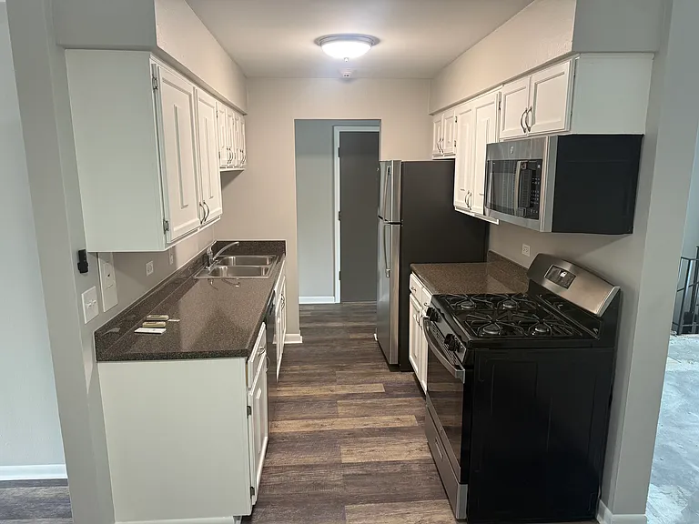 1442 Carriage Ln #2 — Photo 5