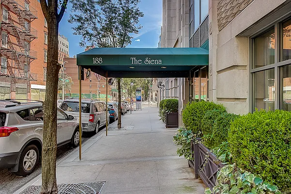 Rented by Redfin Real Estate | media 18