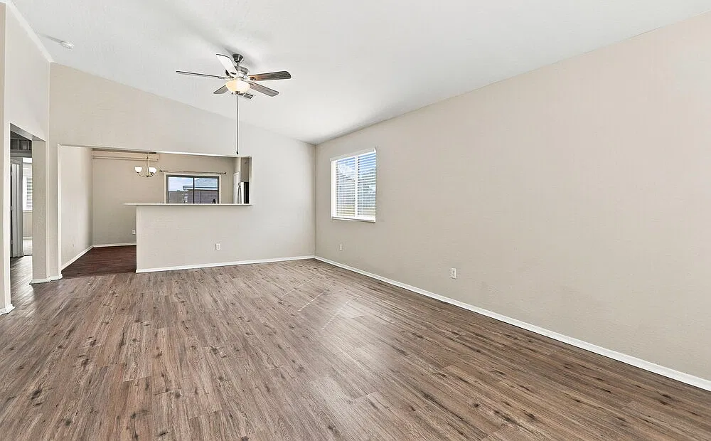 3 bed, 2.0 bath, 1370 sqft, $1,695 — Photo 3