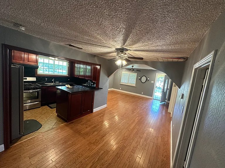 483 E Daleville Ave — Photo 8