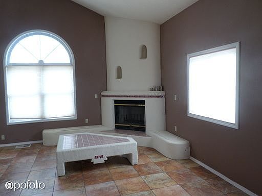 3rd image of 909 Piedra Larga Pl NE