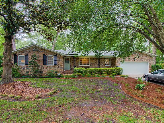 5th image of 209 Dogwood Cir