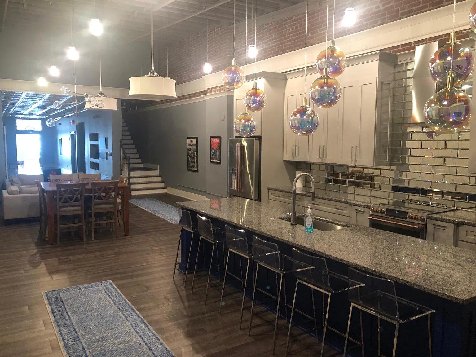3 bed, 3200 sqft, $2,500 — Photo 2