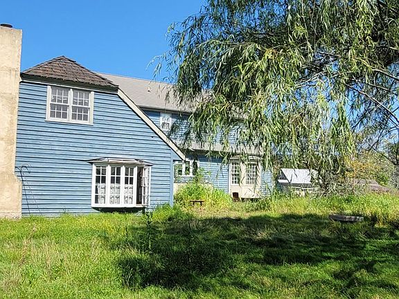 3rd image of 327 Geigel Hill Rd