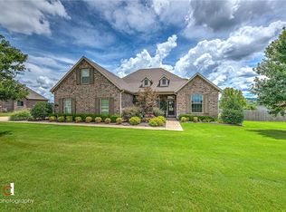 2211 Riverwater Ln, Fayetteville, AR 72703