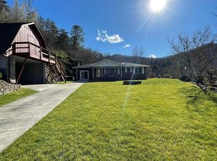 110 Grey Stone Dr, Sylva, NC 28779