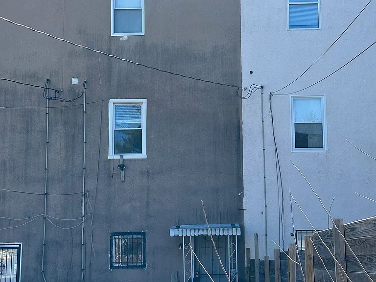 1614 W Lexington St — Photo 13