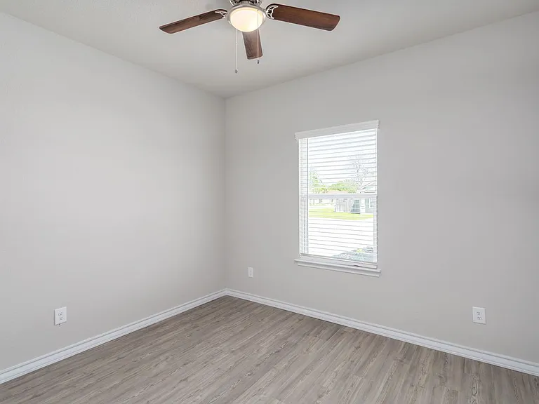 502 Hudson St — Photo 7