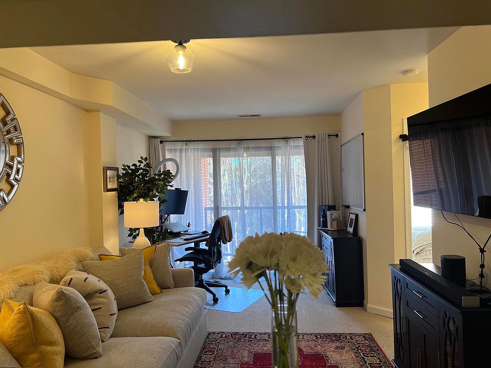 1st image of 1029 N Stuart St APT 214
